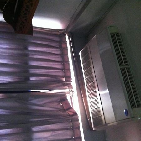 White Orchid Inn I Bangkok Esterno foto