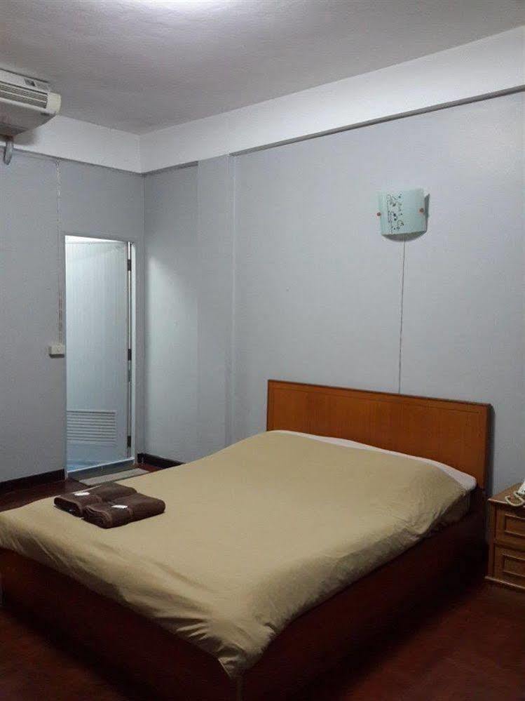 White Orchid Inn I Bangkok Esterno foto